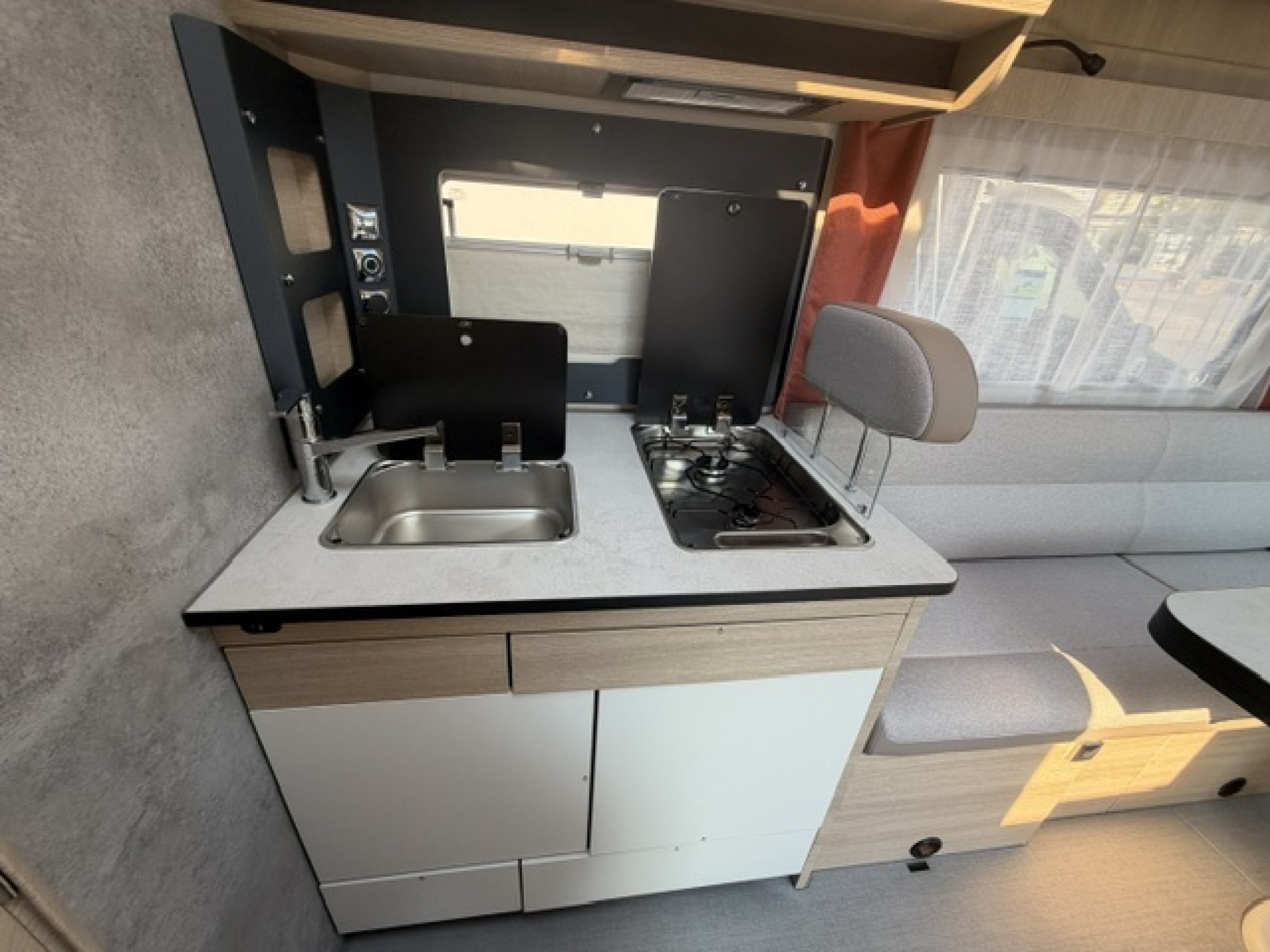 44001-06-2048.jpg