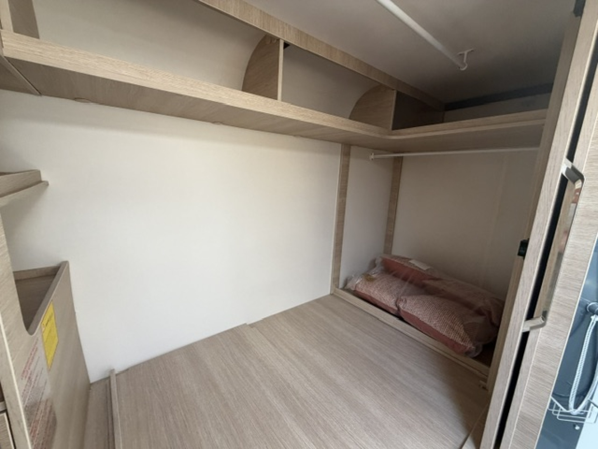 44001-11-2048.jpg