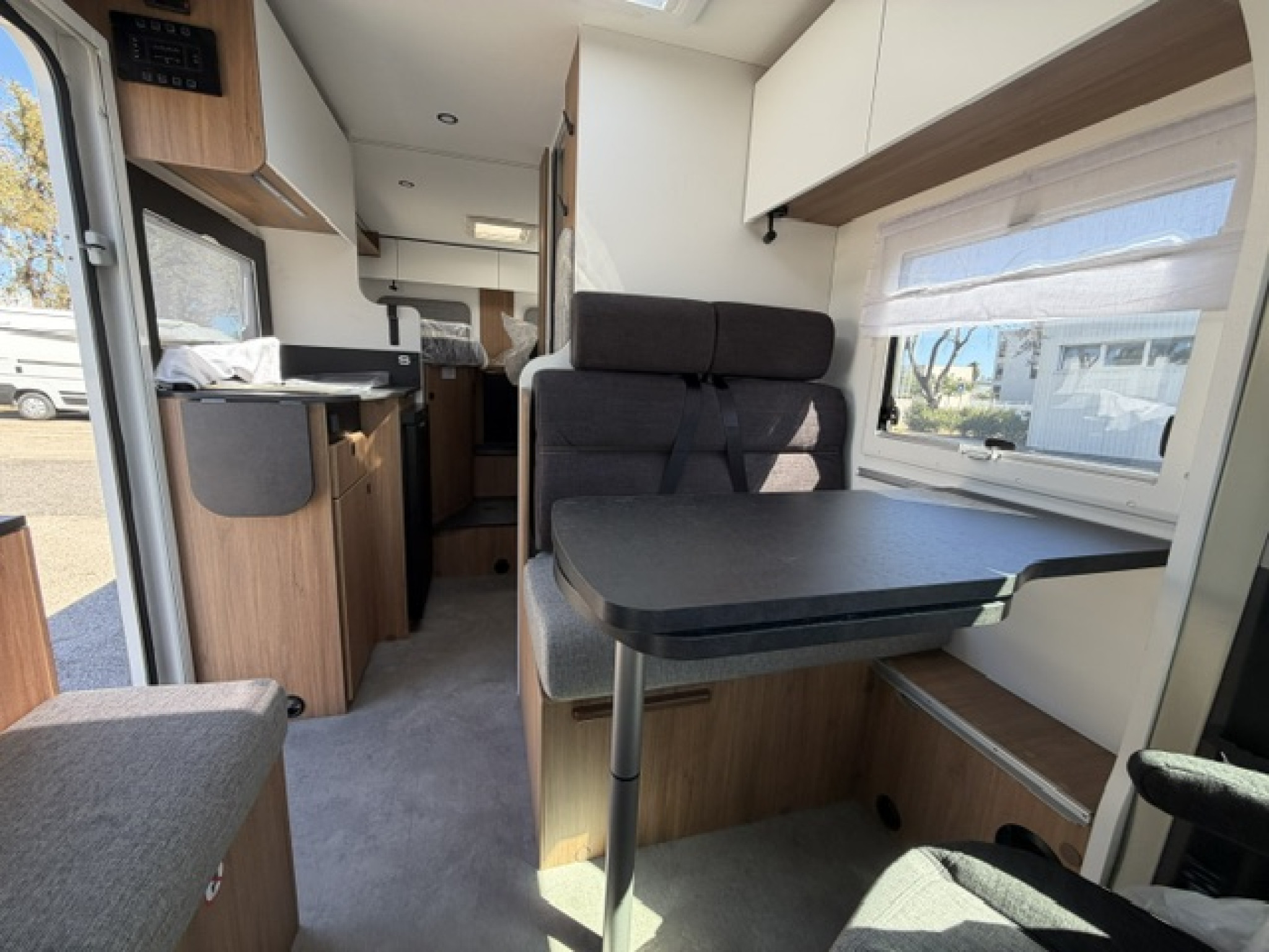 44004-05-2048.jpg