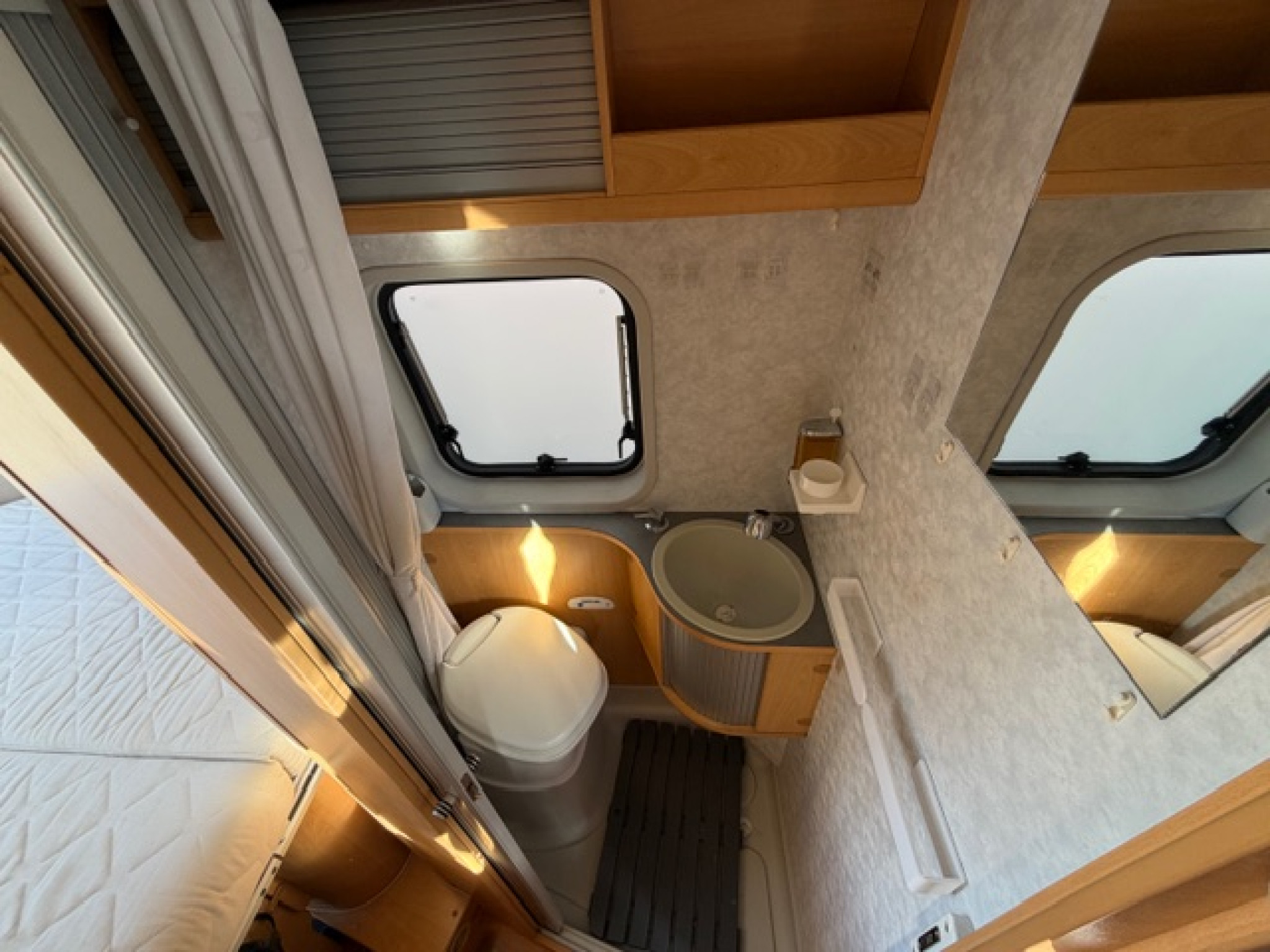 44041-07-2048.jpg