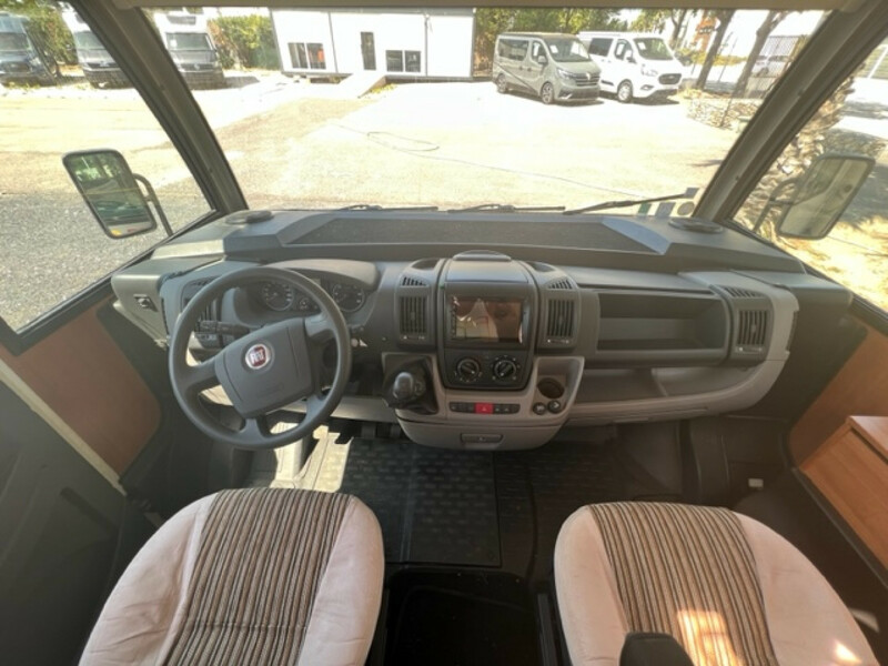 41895-03-2048.jpg