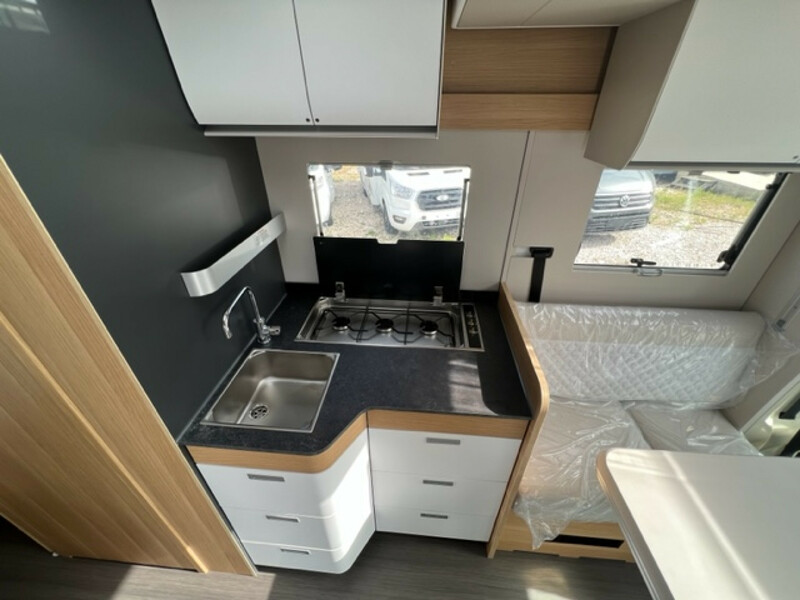 41913-06-2048.jpg